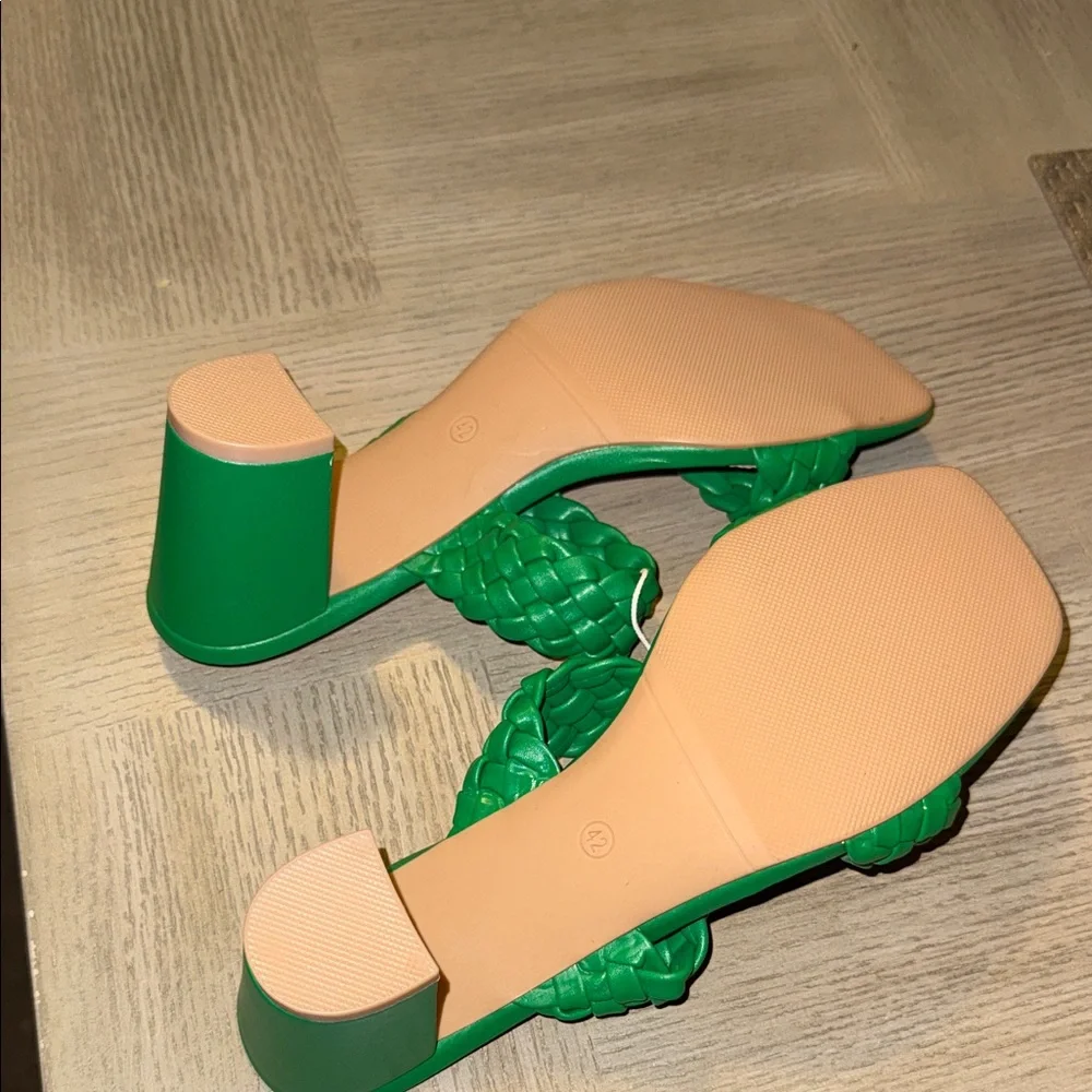 Elegant Green Braided Women's Sandals - Picture 3 of 6
